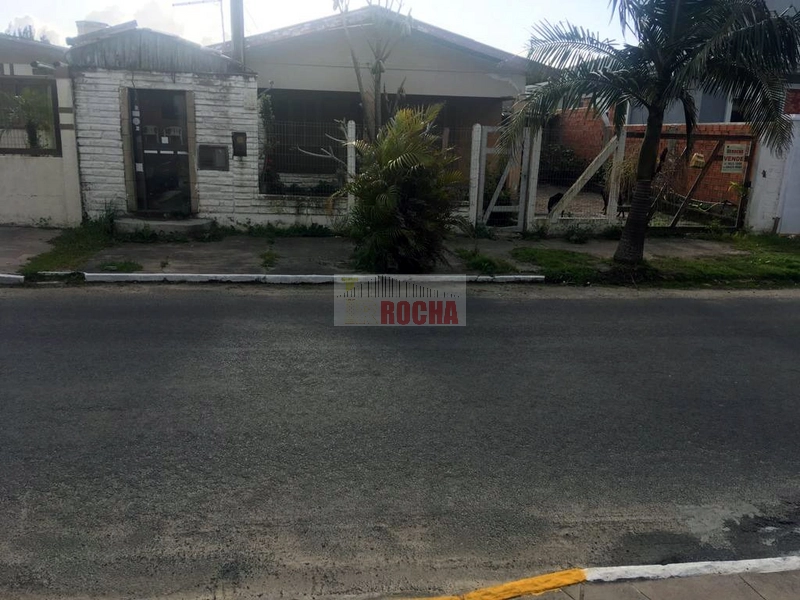 CASA PARA INVESTIMENTO UMA QUADRA DO MAR EM PRAIA ARROIO TEIXEIRA!: 2ª foto da galeria de imagens do imóvel