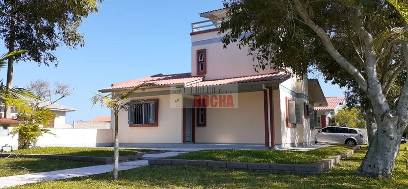 CASA COM TERRENO DE ESQUINA EM PRAIA ARROIO TEIXEIRA!: 1ª foto da galeria de imagens do imóvel