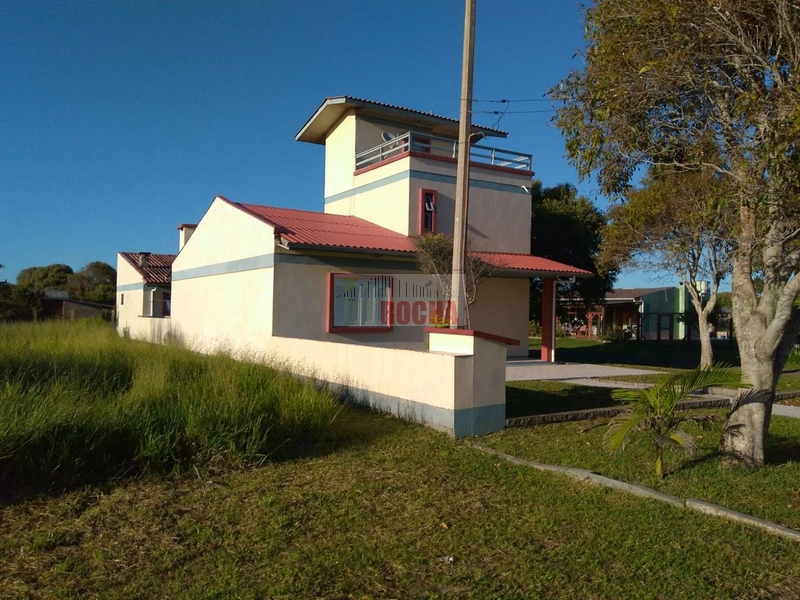 CASA COM TERRENO DE ESQUINA EM PRAIA ARROIO TEIXEIRA!: 3ª foto da galeria de imagens do imóvel