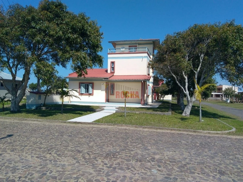 CASA COM TERRENO DE ESQUINA EM PRAIA ARROIO TEIXEIRA!: 2ª foto da galeria de imagens do imóvel