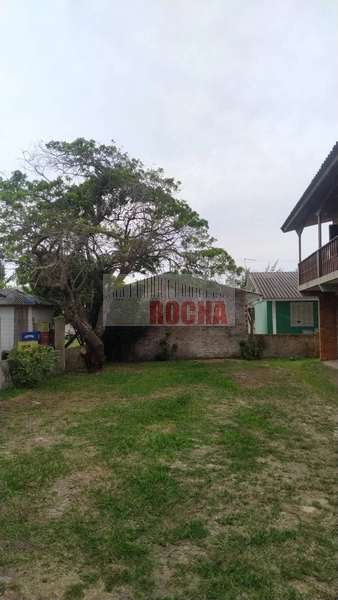 SOBRADO À DUAS QUADRAS DO MAR!: 33ª foto da galeria de imagens do imóvel