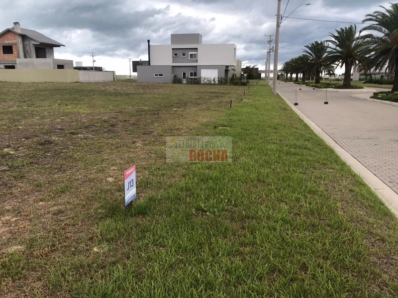 TERRENO EM RUA PRINCIPAL DE CONDOMÍNIO ARENAS!: 4ª foto da galeria de imagens do imóvel