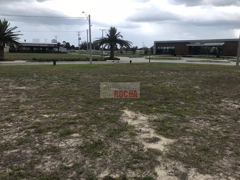 TERRENO EM RUA PRINCIPAL DE CONDOMÍNIO ARENAS!: 3ª foto da galeria de imagens do imóvel