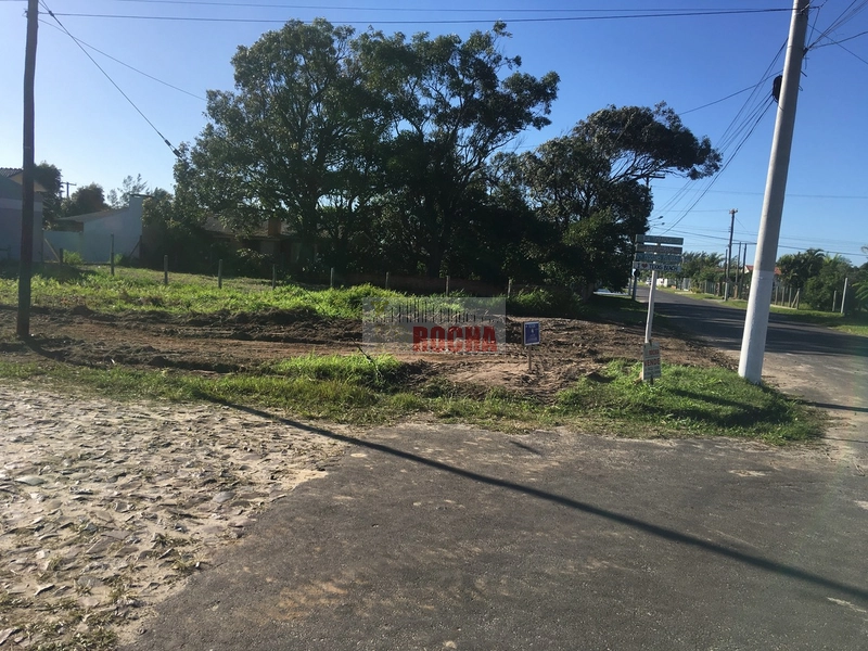 TERRENO DE ESQUINA 4 QUATRO QUADRAS DO MAR!: 1ª foto da galeria de imagens do imóvel