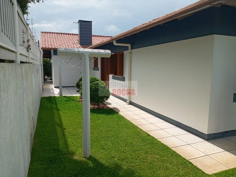LINDA E AMPLA CASA EM PRAIA DE CAPÃO DA CANOA!: 2ª foto da galeria de imagens do imóvel