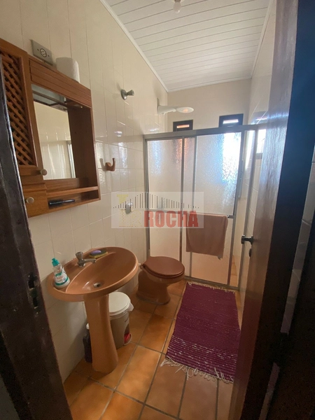 Linda casa a meia quadra do mar!: 18ª foto da galeria de imagens do imóvel