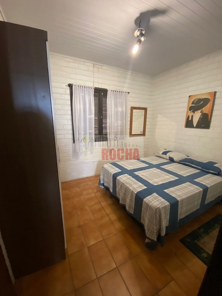 Linda casa a meia quadra do mar!: 2ª foto da galeria de imagens do imóvel