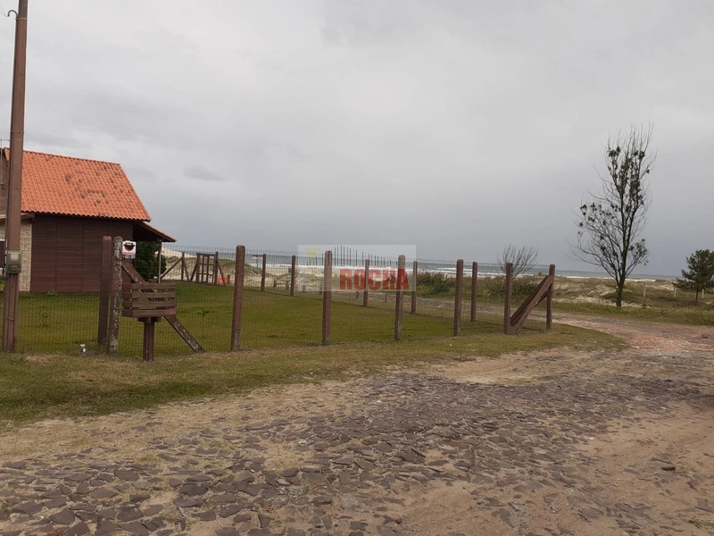 Linda casa a meia quadra do mar!: 24ª foto da galeria de imagens do imóvel