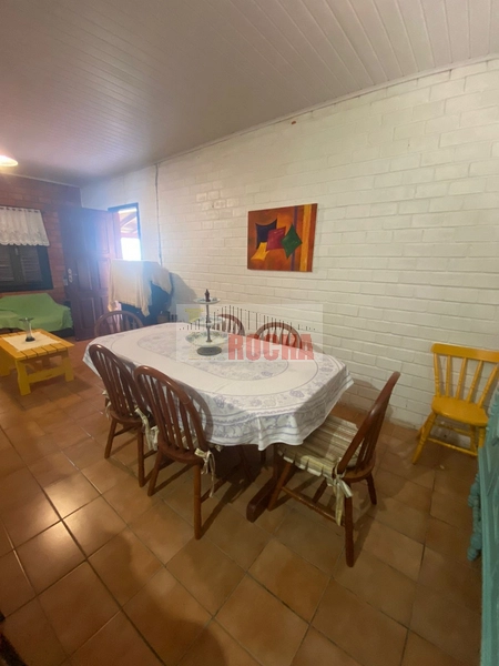 Linda casa a meia quadra do mar!: 14ª foto da galeria de imagens do imóvel
