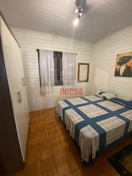 Linda casa a meia quadra do mar!: 3ª foto da galeria de imagens do imóvel