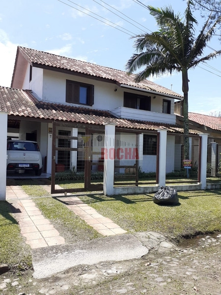 Lindo sobrado a meia quadra do mar!: 1ª foto da galeria de imagens do imóvel