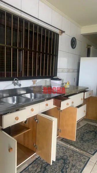 Sobrado de esquina a meia quadra do mar!: 3ª foto da galeria de imagens do imóvel