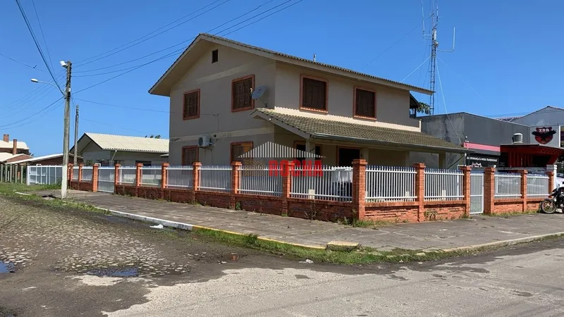 Sobrado de esquina a meia quadra do mar!: 42ª foto da galeria de imagens do imóvel