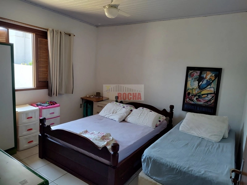 OFERTA! AMPLA CASA A DUAS QUADRAS DO MAR!: 2ª foto da galeria de imagens do imóvel