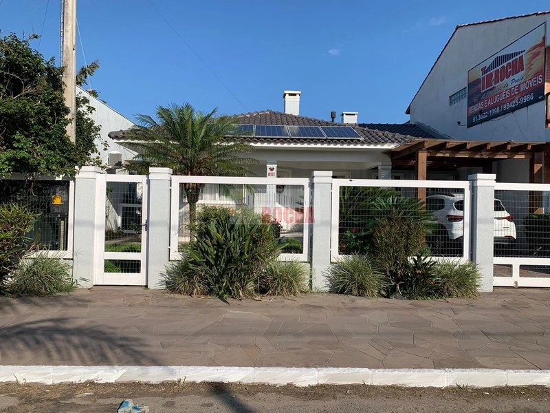 CASA COM LAJE A UMA QUADRAS DO MAR EM PRAIA ARROIO TEIXEIRA!: 2ª foto da galeria de imagens do imóvel