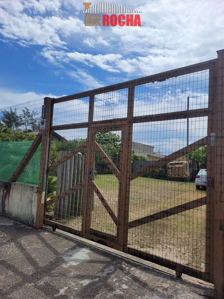 CASA DE AMPLO PÁTIO COM PISCINA!: 2ª foto da galeria de imagens do imóvel