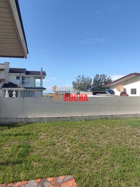 CASA COM LAJE A UMA QUADRA DO MAR!: 4ª foto da galeria de imagens do imóvel