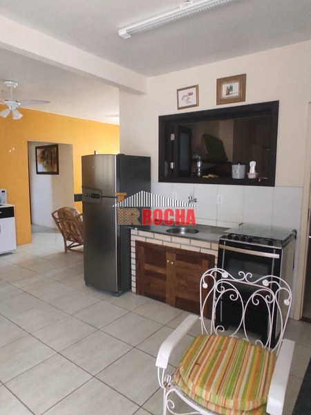 CASA COM LAJE A UMA QUADRA DO MAR!: 9ª foto da galeria de imagens do imóvel