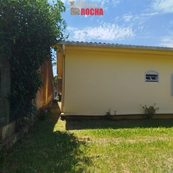 CASA COM LAJE A 3 QUADRAS DO MAR!: 3ª foto da galeria de imagens do imóvel
