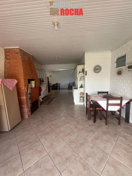 CASA DE ESQUINA COM 3 TERRENOS PRÓXIMA DO MAR!: 7ª foto da galeria de imagens do imóvel