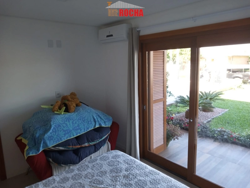 CASA COM PISCINA A POUCOS METROS DO MAR!: 14ª foto da galeria de imagens do imóvel