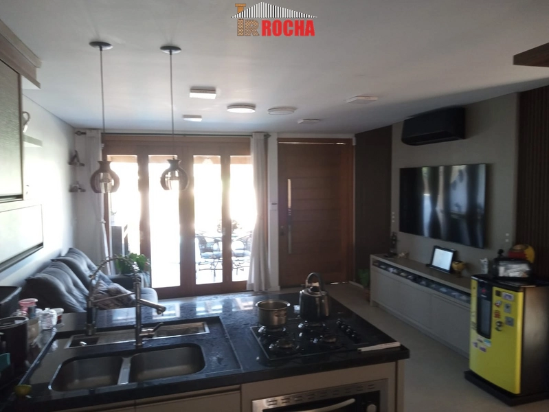 CASA COM PISCINA A POUCOS METROS DO MAR!: 4ª foto da galeria de imagens do imóvel