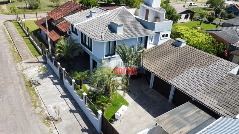 CASA ALTO PADRÃO COM PONTO DE COMERCIO, DUAS QUADRAS DO MAR: 2ª foto da galeria de imagens do imóvel