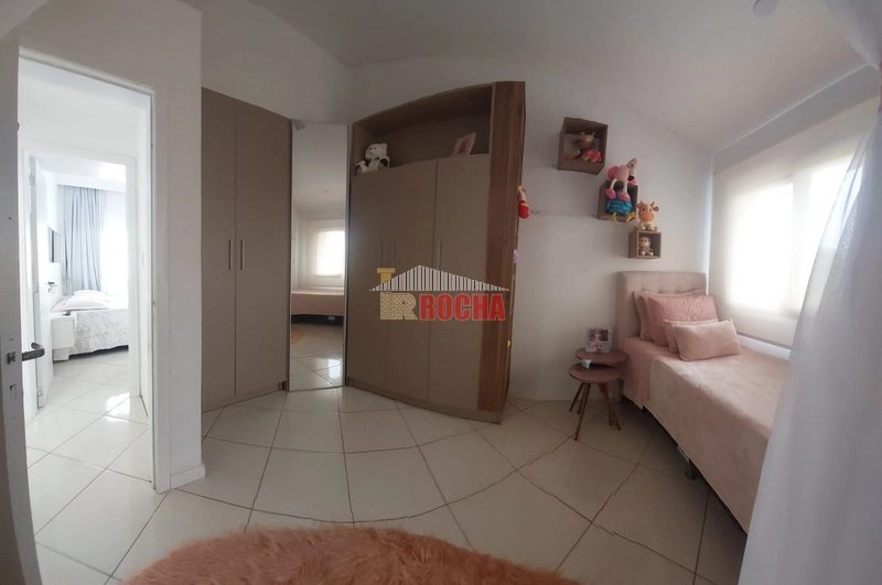 CASA ALTO PADRÃO COM PONTO DE COMERCIO, DUAS QUADRAS DO MAR: 19ª foto da galeria de imagens do imóvel