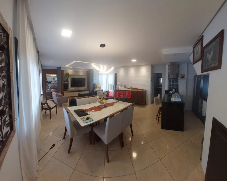 CASA ALTO PADRÃO COM PONTO DE COMERCIO, DUAS QUADRAS DO MAR: 12ª foto da galeria de imagens do imóvel