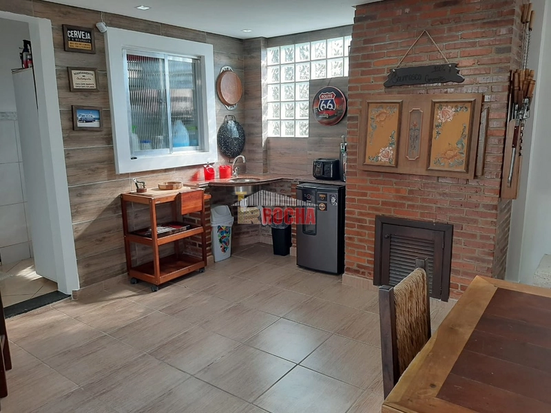 CASA ALTO PADRÃO COM PONTO DE COMERCIO, DUAS QUADRAS DO MAR: 13ª foto da galeria de imagens do imóvel