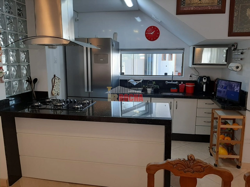 CASA ALTO PADRÃO COM PONTO DE COMERCIO, DUAS QUADRAS DO MAR: 9ª foto da galeria de imagens do imóvel