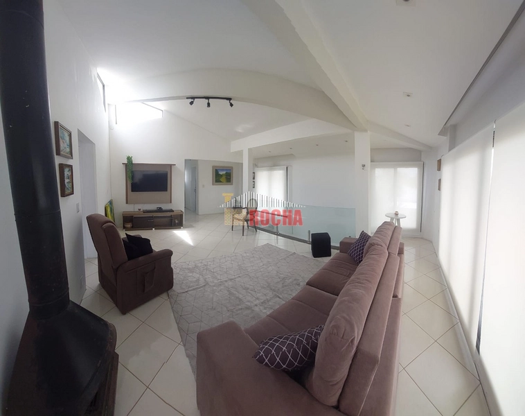 CASA ALTO PADRÃO COM PONTO DE COMERCIO, DUAS QUADRAS DO MAR: 4ª foto da galeria de imagens do imóvel