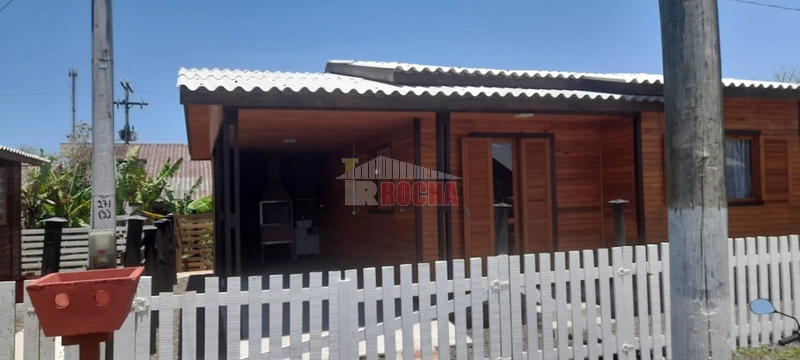 Linda casa a poucos metros do mar: 2ª foto da galeria de imagens do imóvel