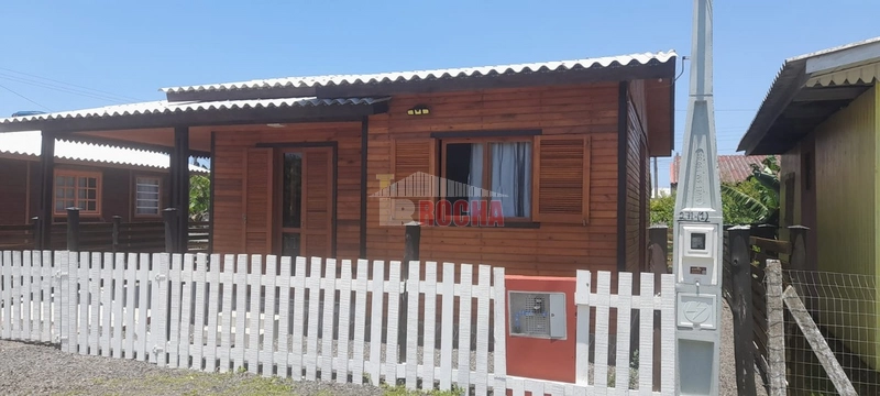 Linda casa a poucos metros do mar: 1ª foto da galeria de imagens do imóvel