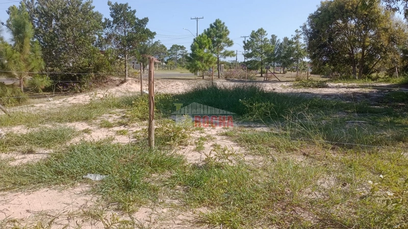TERRENO DE ESQUINA EM PRAIA ARROIO TEIXEIRA!