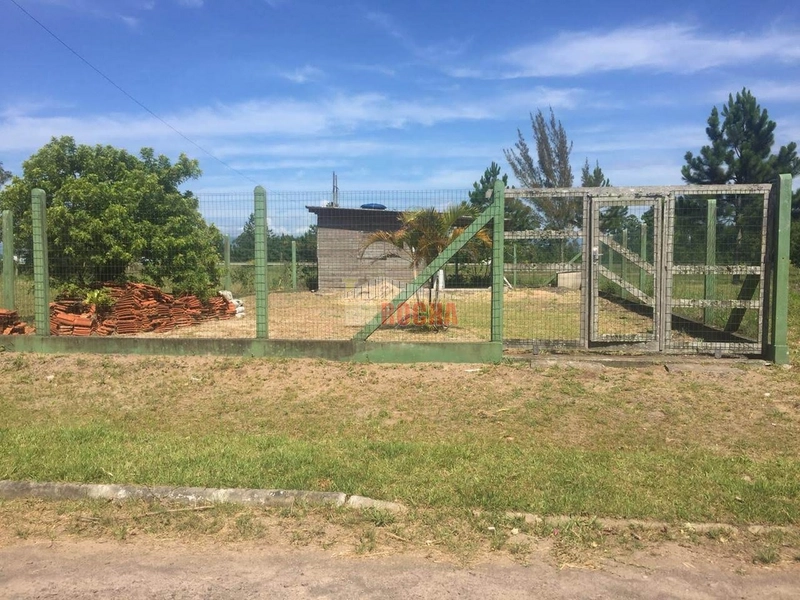 CASA COM AMPLO TERRENO EM PRAIA ARROIO TEIXEIRA!: 2ª foto da galeria de imagens do imóvel