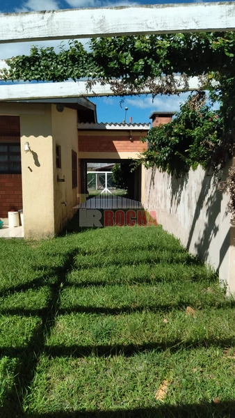 CASA  A POUCOS METROS DO MAR EM PRAIA ARROIO TEIXEIRA!: 8ª foto da galeria de imagens do imóvel