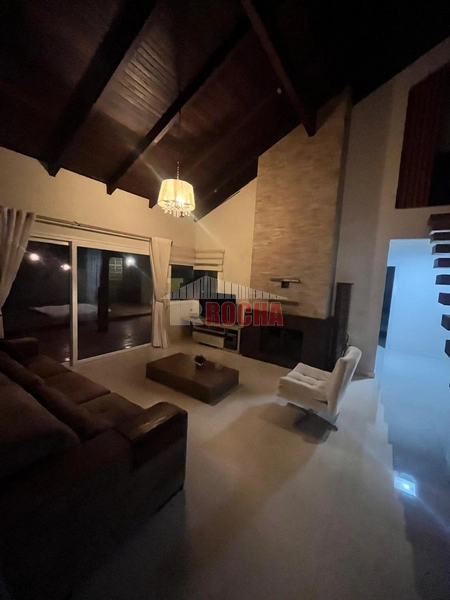 CASA COM AMPLO TERRENO DE ESQUINA EM PRAIA DE ARROIO TEIXEIRA: 9ª foto da galeria de imagens do imóvel