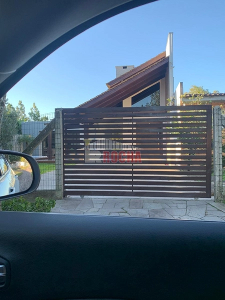 CASA COM AMPLO TERRENO DE ESQUINA EM PRAIA DE ARROIO TEIXEIRA: 3ª foto da galeria de imagens do imóvel