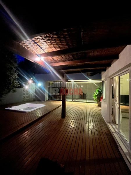 CASA COM AMPLO TERRENO DE ESQUINA EM PRAIA DE ARROIO TEIXEIRA: 10ª foto da galeria de imagens do imóvel