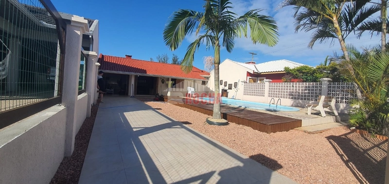 LINDA CASA A POUCOS METROS DO MAR EM PRAIA ARROIO TEIXEIRA!: 4ª foto da galeria de imagens do imóvel