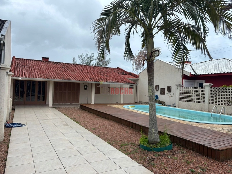 LINDA CASA A POUCOS METROS DO MAR EM PRAIA ARROIO TEIXEIRA!: 1ª foto da galeria de imagens do imóvel