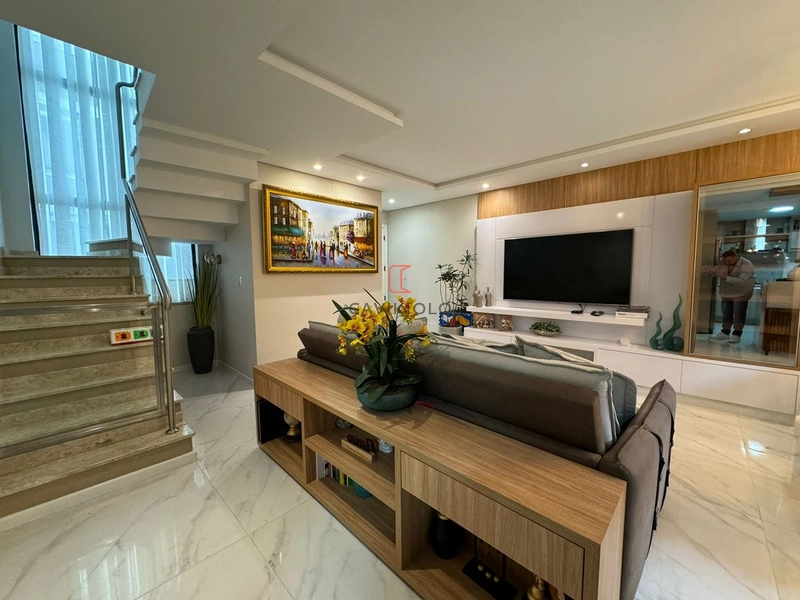 Sobrado Triplex 3 quartos (uma suite) a venda no Xaxim: 1ª foto da galeria de imagens do imóvel