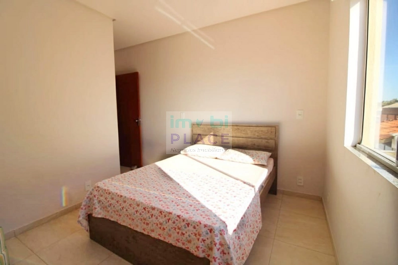 Casa à Venda: 2ª foto da galeria de imagens do imóvel