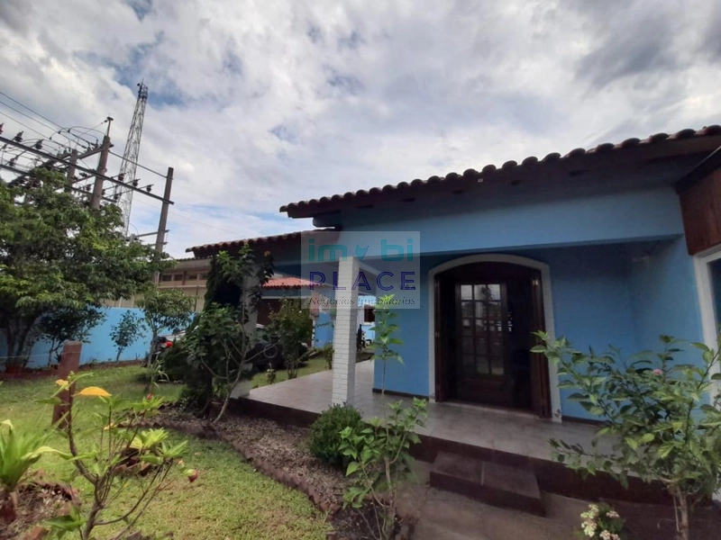 Linda Casa à Venda em Excelente Localização: 2ª foto da galeria de imagens do imóvel