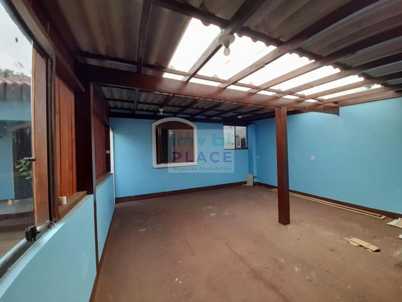 Linda Casa à Venda em Excelente Localização: 3ª foto da galeria de imagens do imóvel