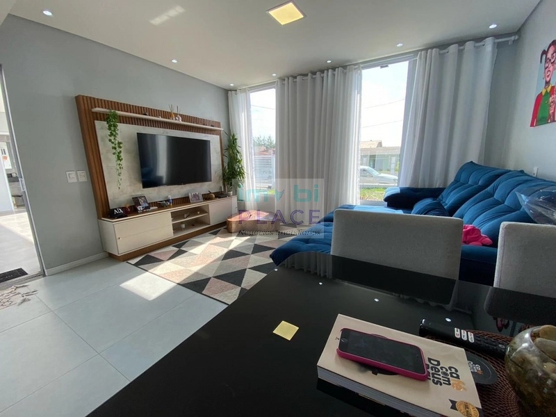 Linda Casa Moderna em Excelente Localização - Conforto, Estilo e Quali: 2ª foto da galeria de imagens do imóvel