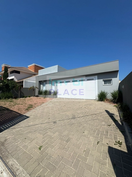 Linda Casa Moderna em Excelente Localização - Conforto, Estilo e Quali: 1ª foto da galeria de imagens do imóvel