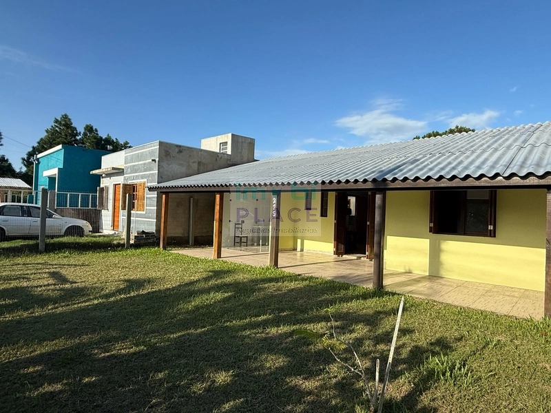 Casa à venda: 2 dormitórios, banheiro social e garagem: 3ª foto da galeria de imagens do imóvel
