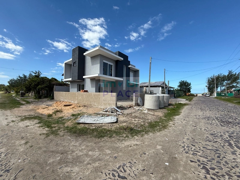 Casa Duplex de Alto Padrão em Mariluz, Imbé: 2ª foto da galeria de imagens do imóvel